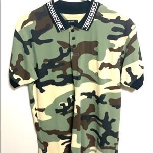 Men’s Small, Camouflage collared shirt